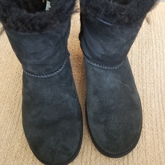 EUC- UGG Bailey Bow II Boots - Picture 2 of 9